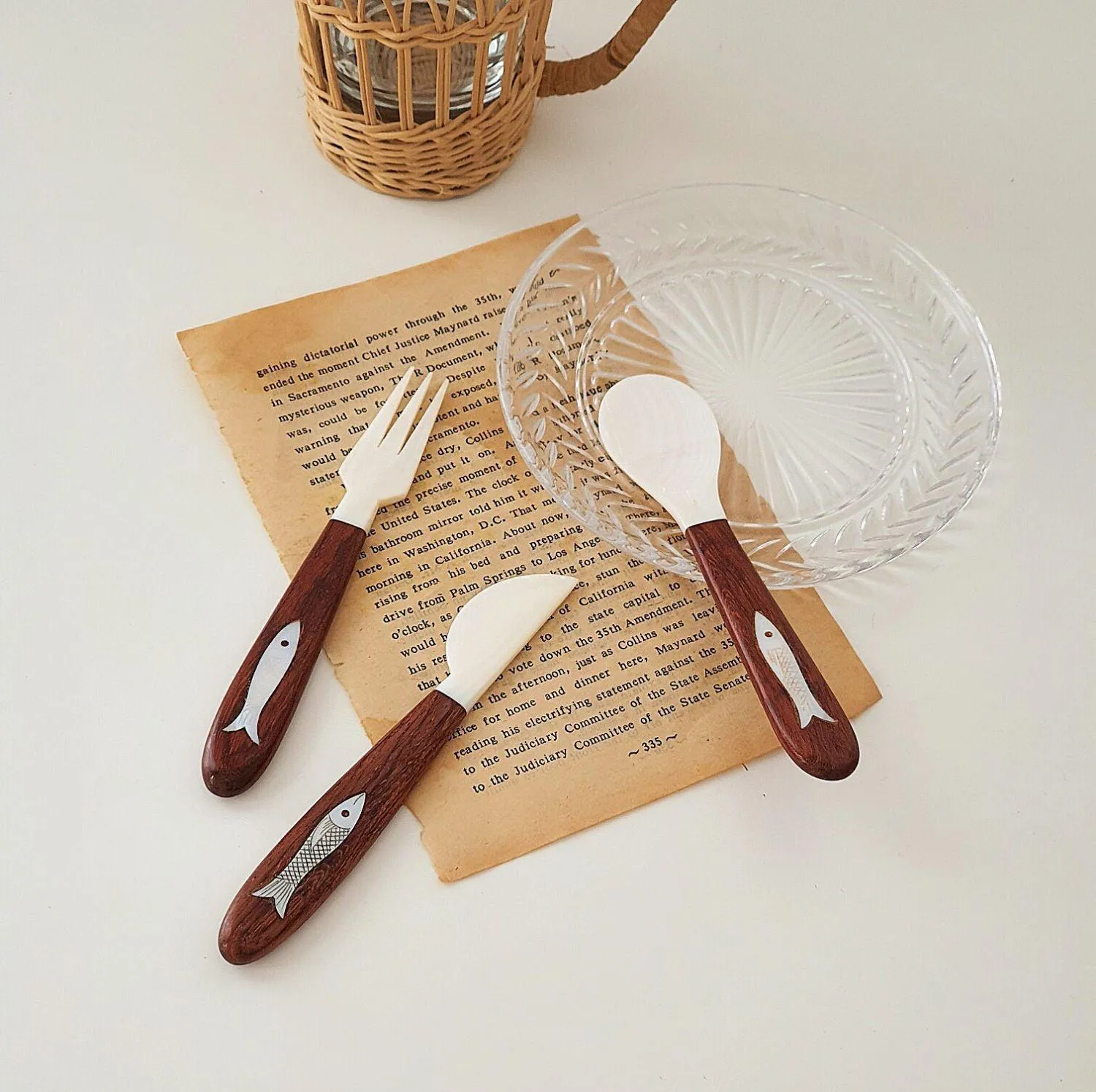 Shell Cutlery With Wooden Handle