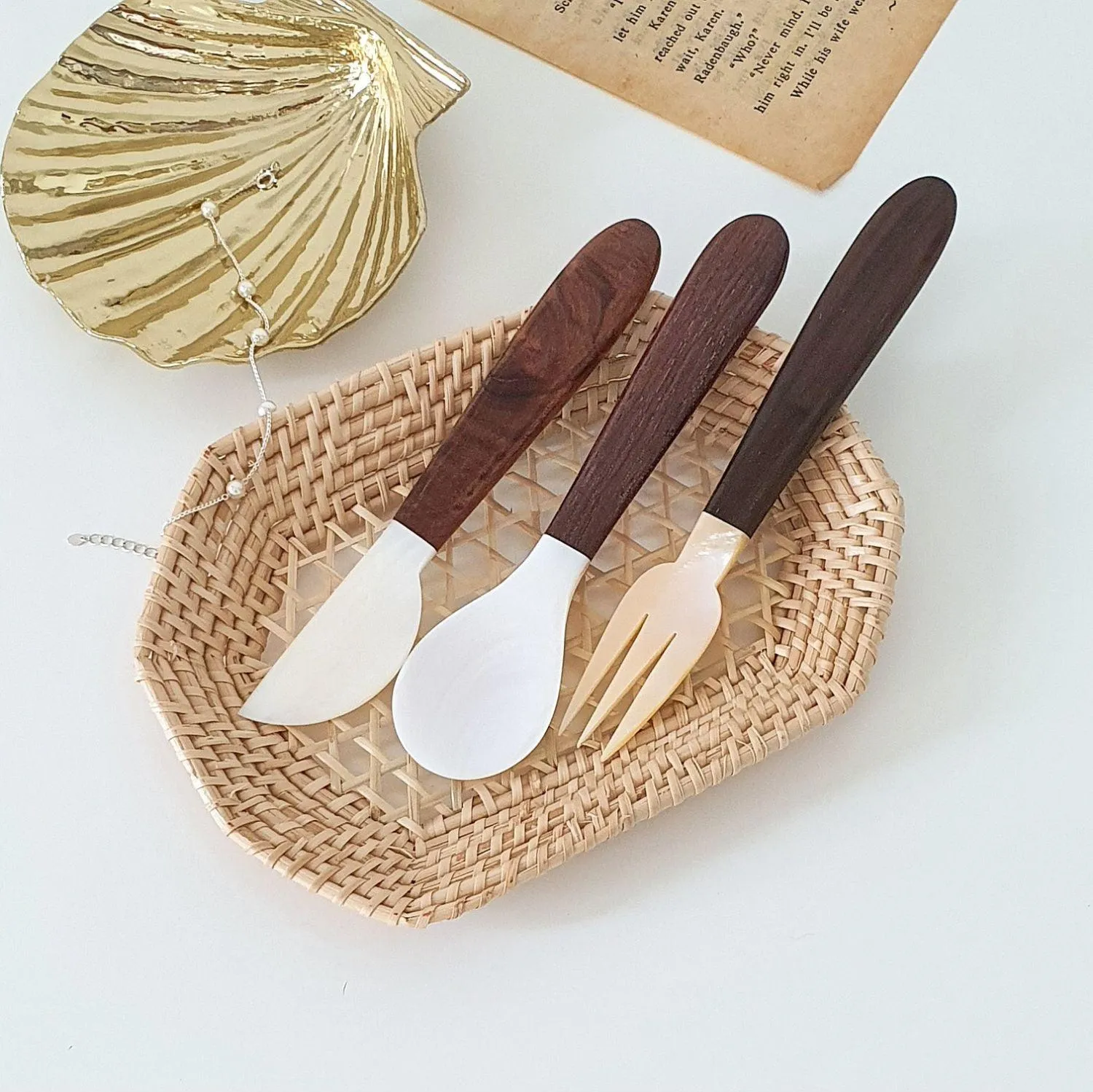 Shell Cutlery With Wooden Handle