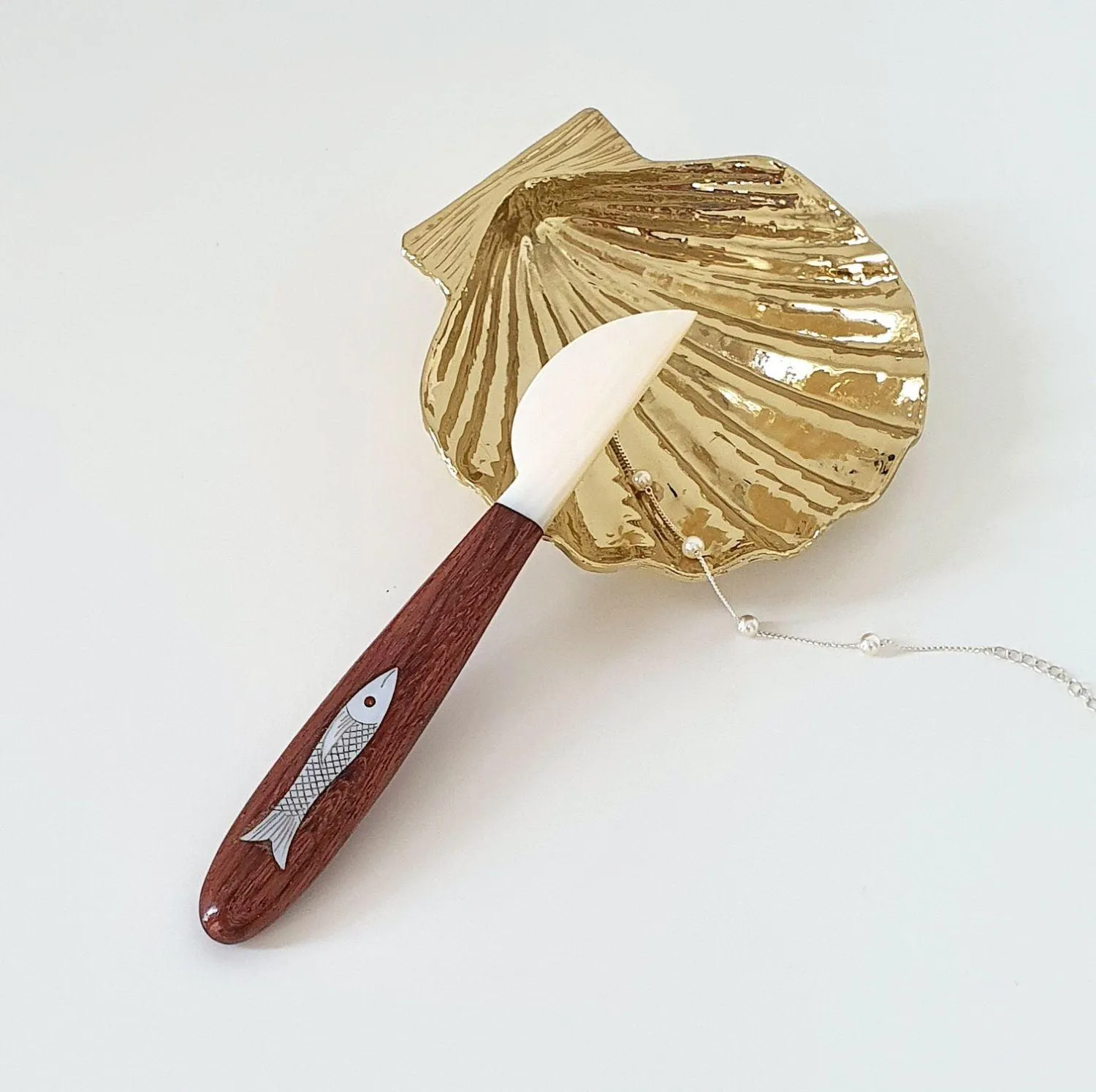 Shell Cutlery With Wooden Handle