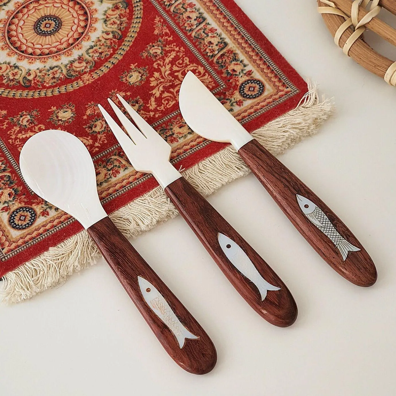 Shell Cutlery With Wooden Handle